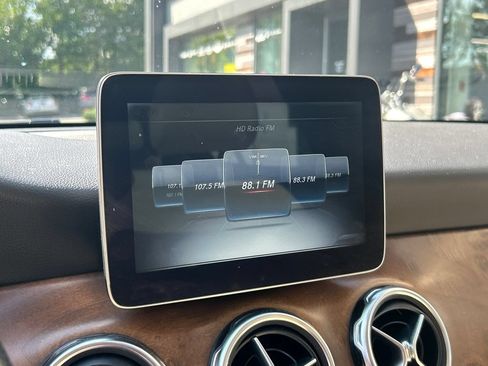 Used 2018 Mercedes-Benz GLA 250 4MATIC image 16