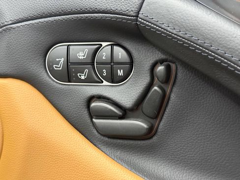 Used 2011 Mercedes-Benz SL 550 image 19