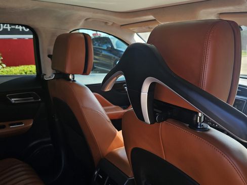 Used 2018 Jaguar F-PACE Portfolio image 31