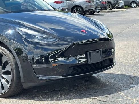 Used 2023 Tesla Model Y Performance AWD/4WD image 2