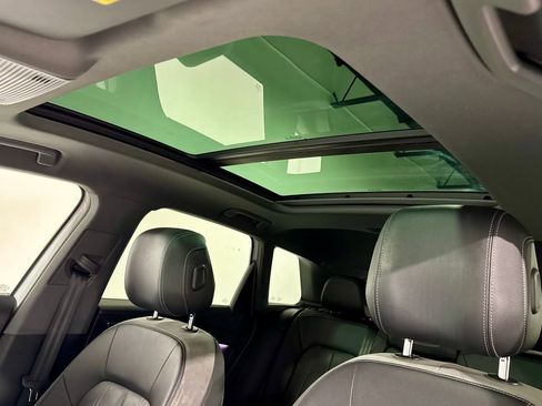 Used 2022 Audi Q4 e-tron Premium Plus image 5