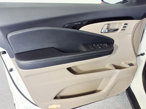 Used 2018 Honda Pilot Elite image 16