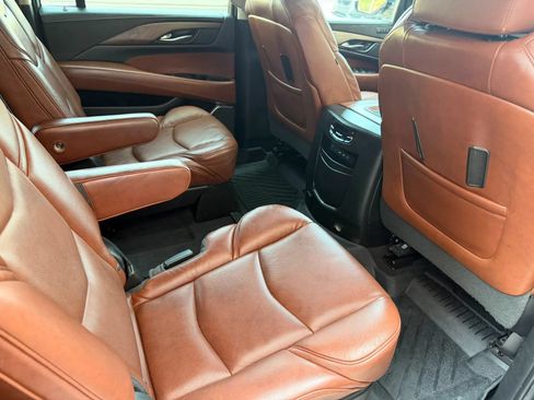 Used 2018 Cadillac Escalade ESV Luxury w/ LPO, Radiant Package AWD/4WD image 29