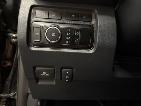 Used 2024 Ford F350 Platinum w/ Tremor Off-Road Package AWD/4WD image 18
