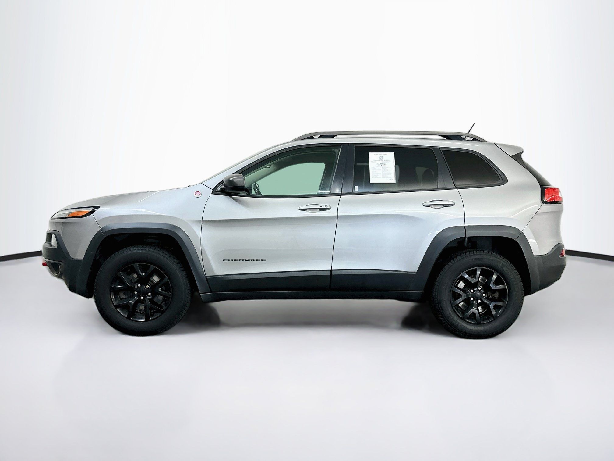 Used 2015 Jeep Cherokee Trailhawk w/ Comfort/Convenience Group AWD/4WD image 4