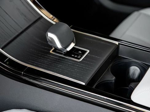 New 2026 Land Rover Range Rover Velar Dynamic SE image 19