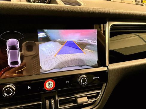 Used 2025 Porsche Macan image 26