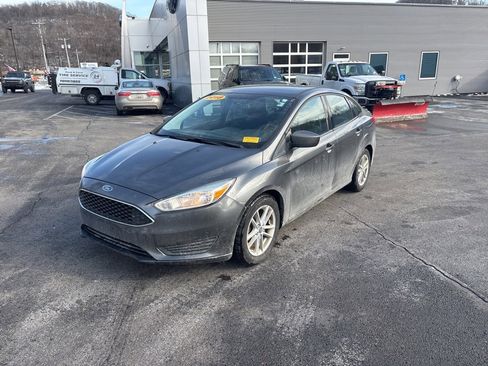 Used 2018 Ford Focus SE image 3