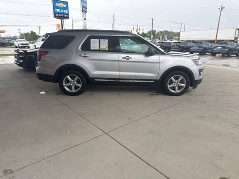 Used 2018 Ford Explorer XLT FWD image 8