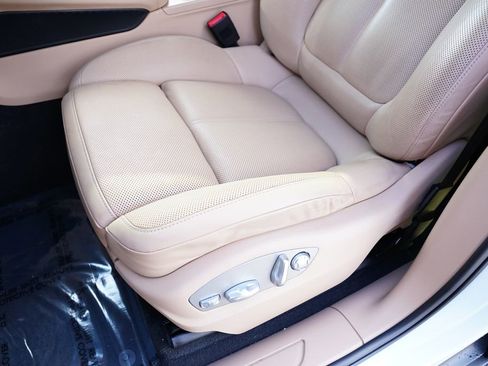Used 2019 Porsche Macan AWD/4WD image 24