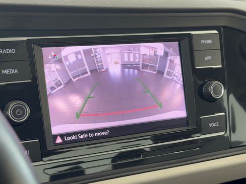 Used 2024 Volkswagen Jetta SE w/ Panoramic Sunroof Package FWD image 24