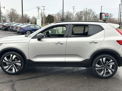 Certified 2025 Volvo XC40 B5 Plus image 3