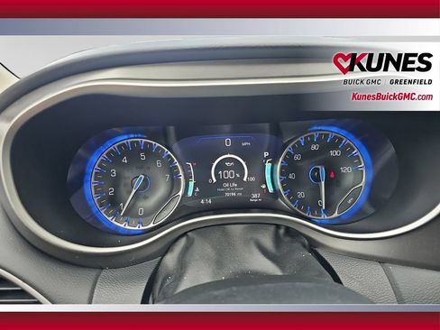 Used 2023 Chrysler Pacifica Touring-L FWD image 13