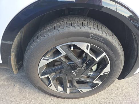 Used 2025 Kia Sportage SX AWD/4WD image 2