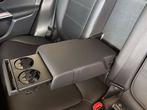 Used 2024 Mercedes-Benz GLC 300 GLC 300 image 37