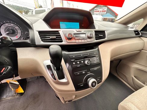 Used 2011 Honda Odyssey LX image 13