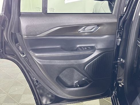 Used 2023 Jeep Grand Cherokee Laredo w/ Luxury Tech Group I image 18