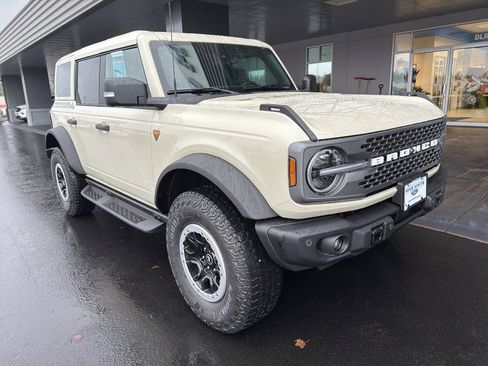 New 2025 Ford Bronco Badlands image 8