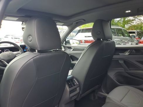 New 2026 Volkswagen Tiguan SE R-Line FWD image 11