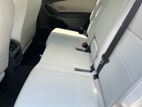 Used 2019 Volkswagen Tiguan SE w/ Panoramic Sunroof Package AWD/4WD image 13