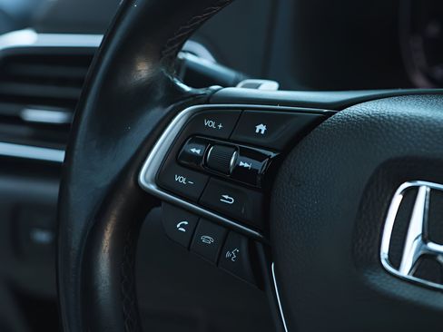 Used 2018 Honda Accord Sport image 24