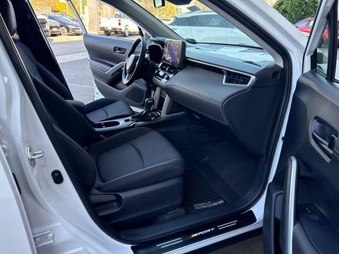 Used 2024 Toyota Corolla Cross LE FWD image 34