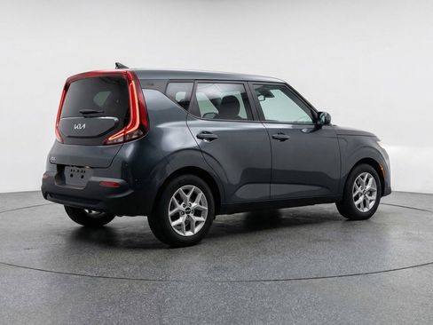 Used 2025 Kia Soul LX w/ LX Technology Package FWD image 9