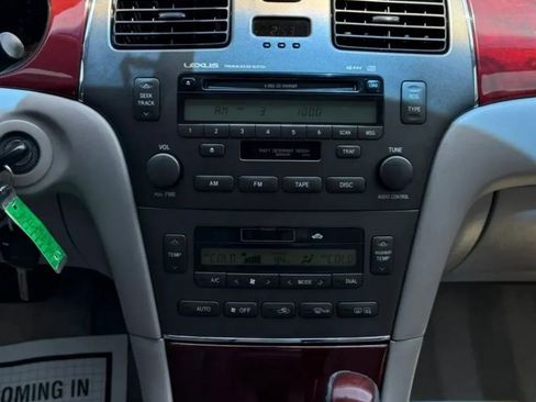 Used 2004 Lexus ES 330 FWD image 12