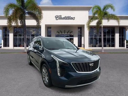 Used 2021 Cadillac XT4 Premium Luxury image 3