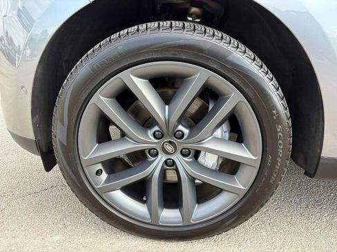 Used 2025 Land Rover Range Rover Sport SE AWD/4WD image 6