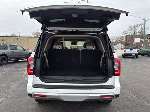 Used 2023 Ford Expedition Limited image 12