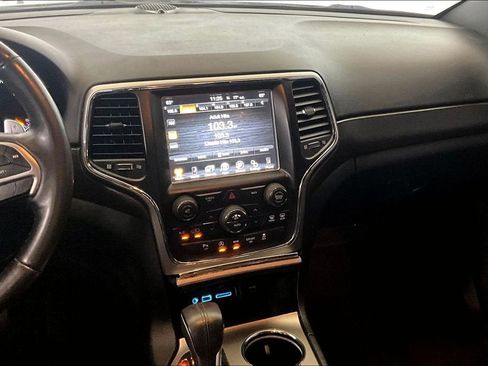 Used 2017 Jeep Grand Cherokee Altitude image 5