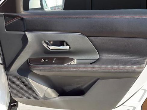 Used 2025 Nissan Kicks SR w/ SR Premium Package image 15