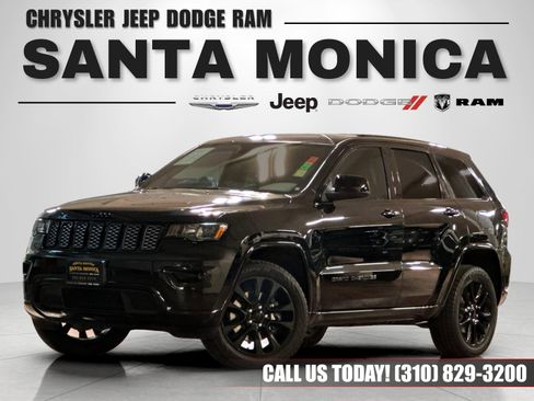 Used 2021 Jeep Grand Cherokee Laredo X image 1