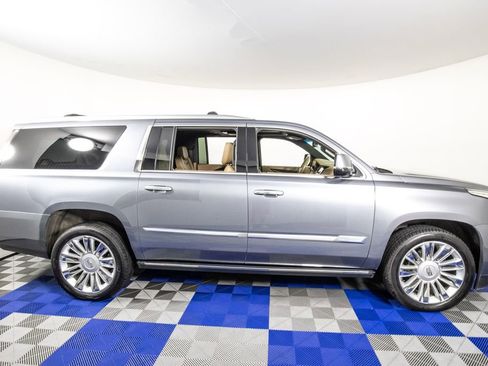 Used 2018 Cadillac Escalade ESV Platinum AWD/4WD image 4