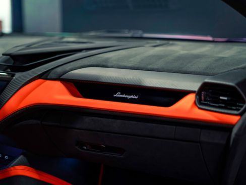 Used 2025 Lamborghini Revuelto AWD/4WD image 41