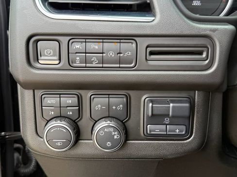 Used 2021 Chevrolet Tahoe Z71 w/ Z71 Off-Road Package image 24