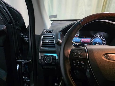 Used 2016 Ford Explorer Platinum image 15