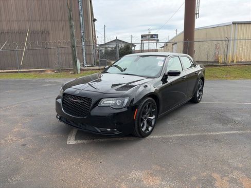 Used 2023 Chrysler 300 S image 3