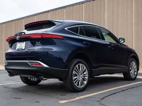 Used 2022 Toyota Venza XLE image 9