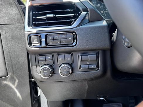 New 2026 GMC Yukon Denali w/ Denali Reserve Package AWD/4WD image 18