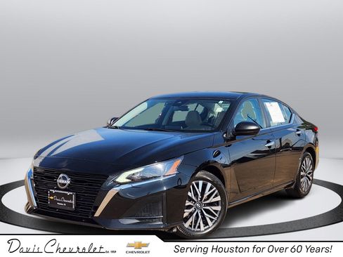 Used 2025 Nissan Altima 2.5 SV FWD image 1