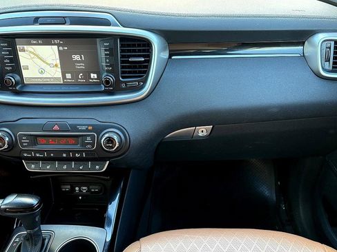 Used 2019 Kia Sorento SX image 15