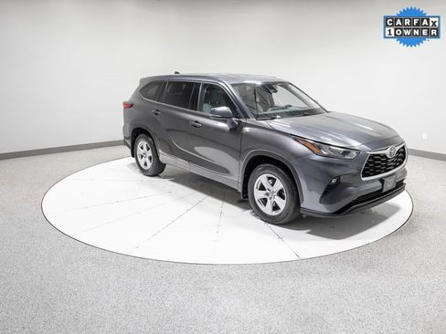 Used 2020 Toyota Highlander LE image 29