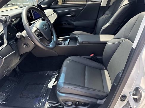 Used 2025 Lexus ES 300h w/ Premium Package FWD image 15