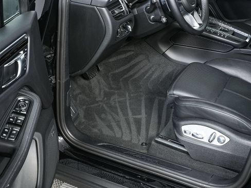 Certified 2020 Porsche Macan AWD/4WD image 8
