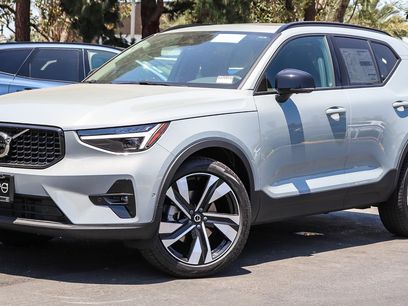 New 2025 Volvo XC40 B5 Ultra w/ Climate Package
