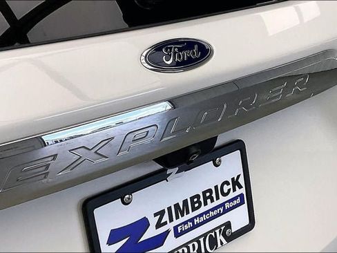 Used 2022 Ford Explorer XLT AWD/4WD image 9