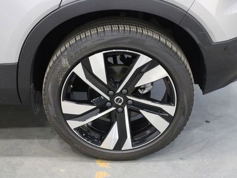 Used 2025 Volvo XC40 B5 Plus image 43