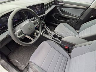 Used 2025 Volkswagen Jetta SE FWD video 3